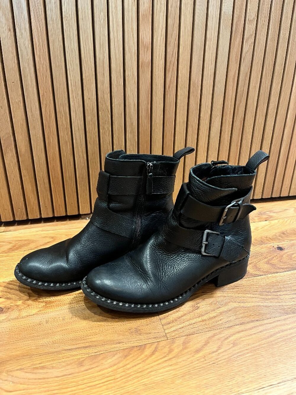 Gentle Souls 'Best of' Black Leather Moto Ankle Boots - Women's Size 8.5